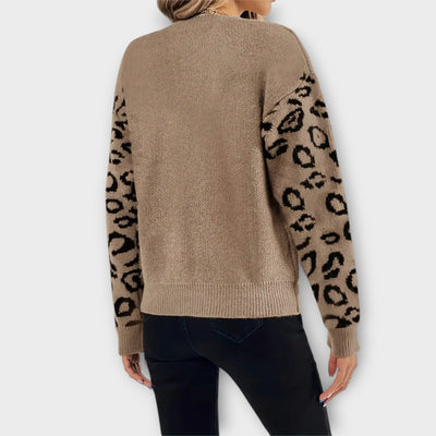 Sabrin - Casual sweater with leo design