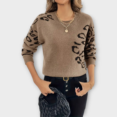 Sabrin - Casual sweater with leo design