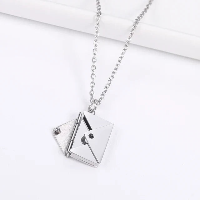 Sofia - Geometric pendant necklace with envelope