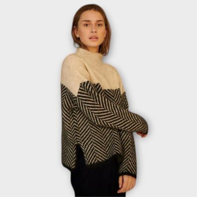 Maeve - Soft cashmere turtleneck sweater